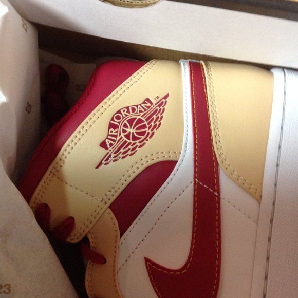 Air Jordan 1 Mid Men's White/Red/Curry Sneakers - USA Size:11.5 - New in Box - Picture 5 of 11
